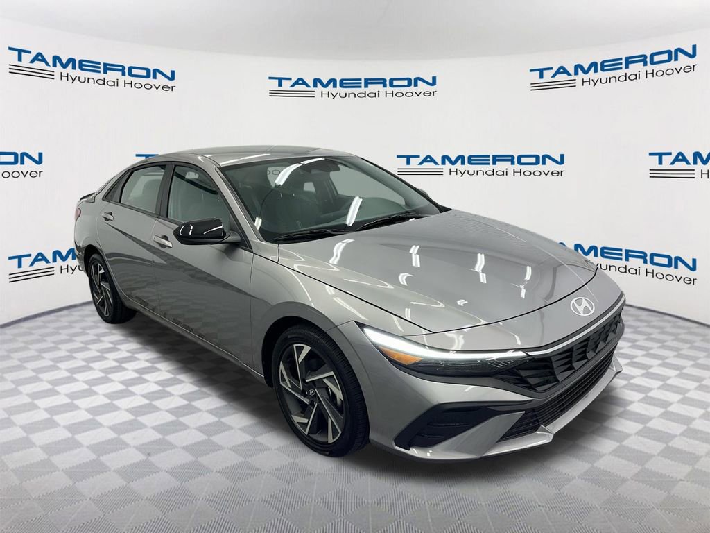 Used 2025 Hyundai Elantra SEL FWD image 7
