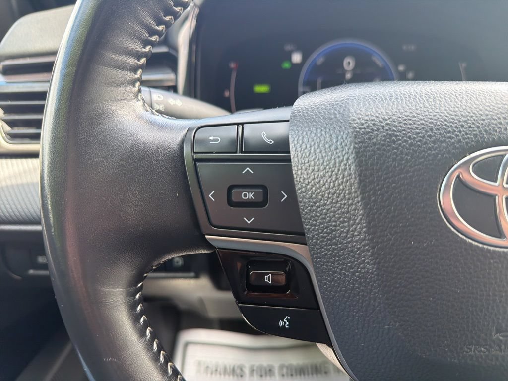 Used 2025 Toyota Camry SE FWD image 11