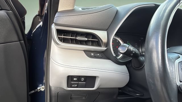 Used 2023 Toyota Highlander XLE FWD image 22