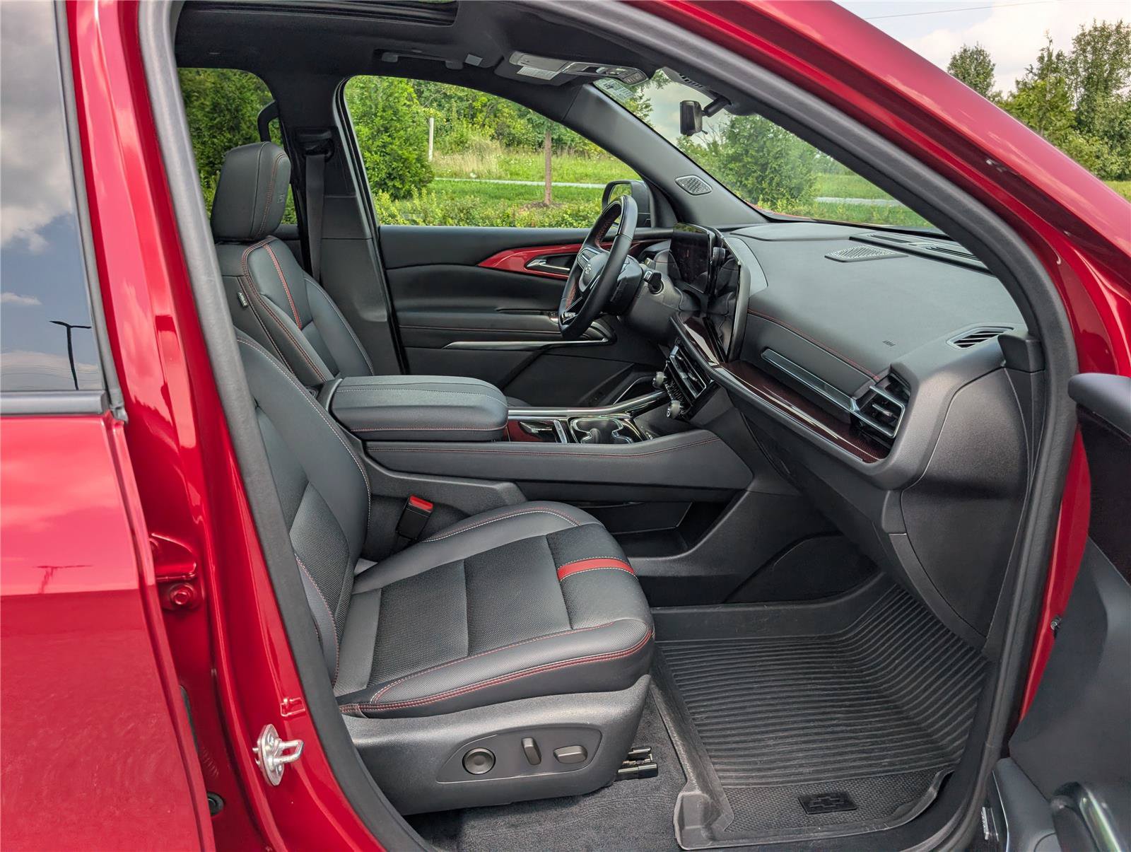 Used 2024 Chevrolet Traverse RS w/ LPO, Floor Liner Package AWD/4WD image 11