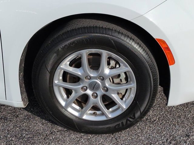 Used 2023 Chrysler Voyager LX FWD image 10