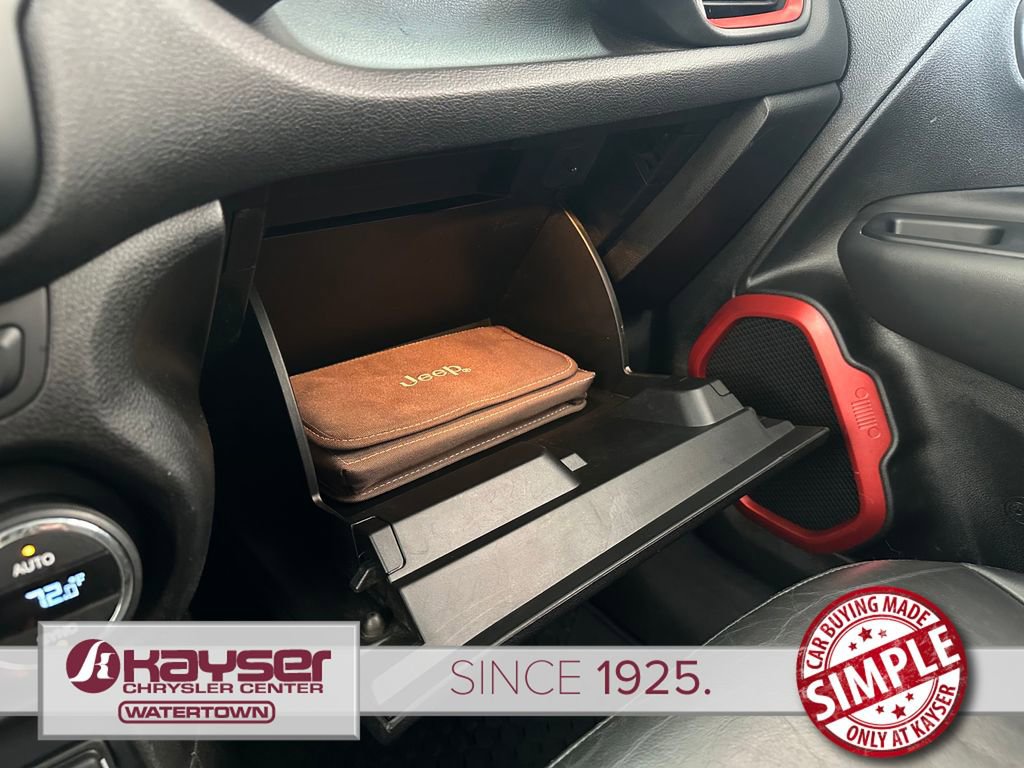 Used 2017 Jeep Renegade Trailhawk w/ Premium Trailhawk Package image 27