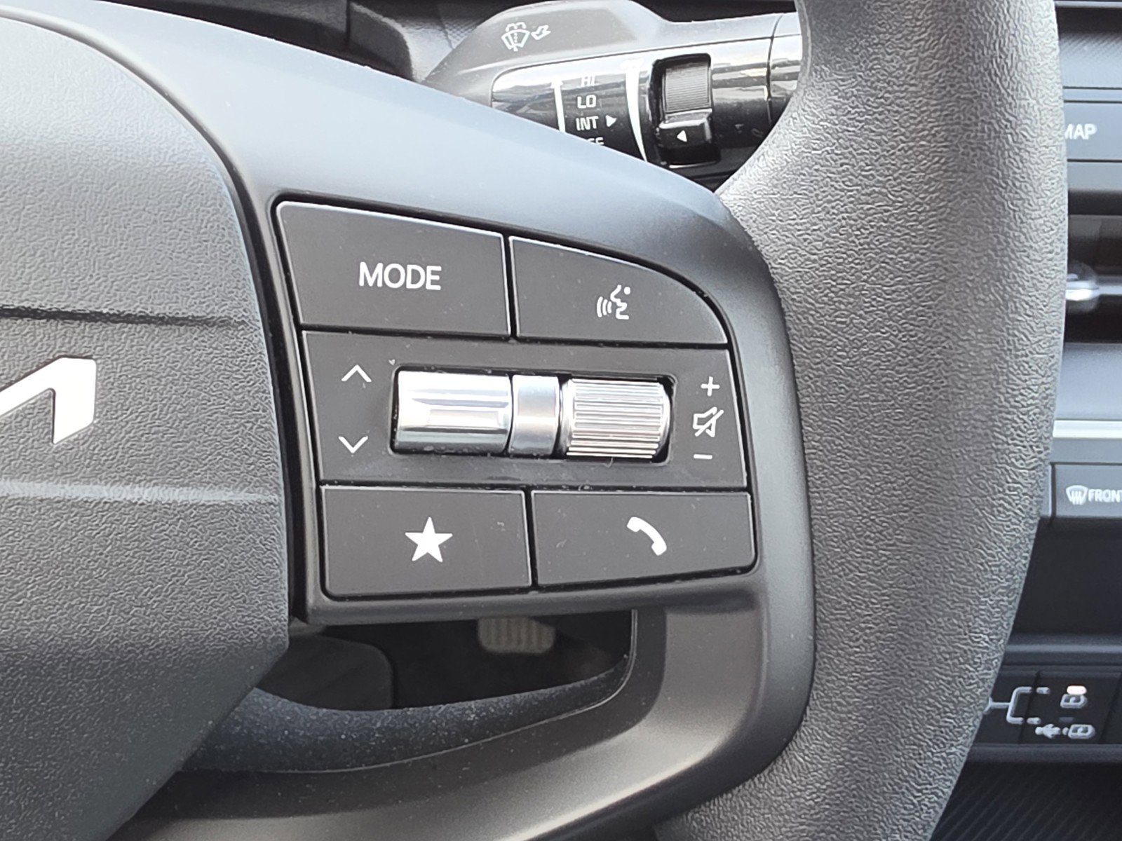 Used 2025 Kia K4 LXS image 16