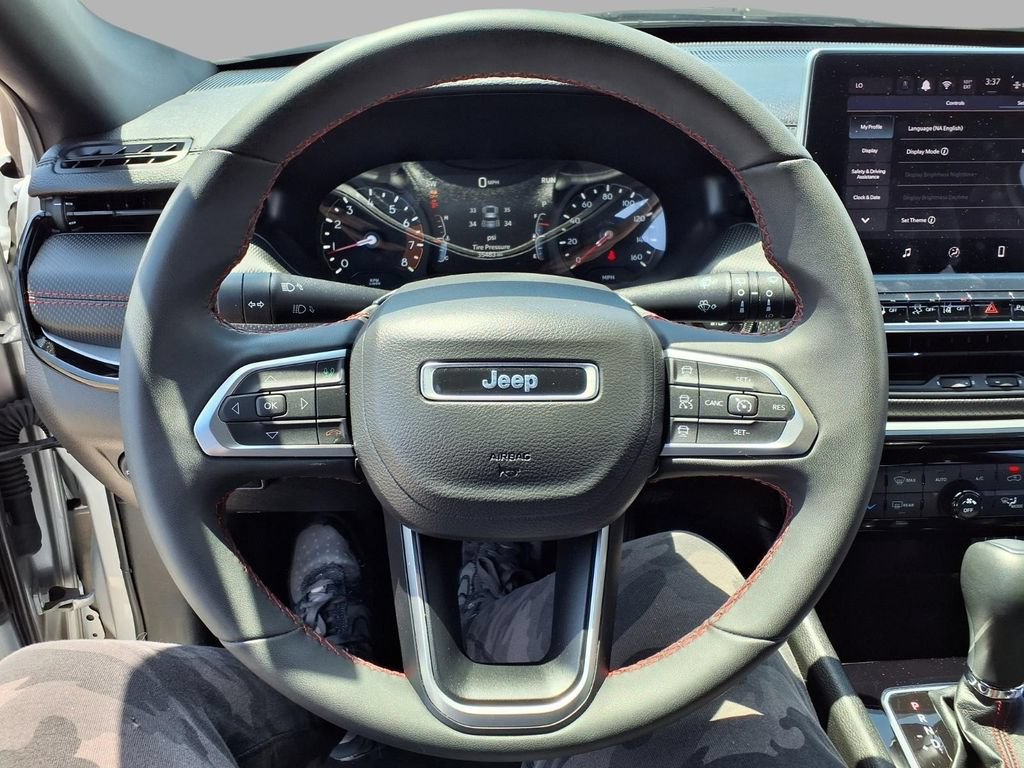 Used 2025 Jeep Compass Trailhawk AWD/4WD image 16