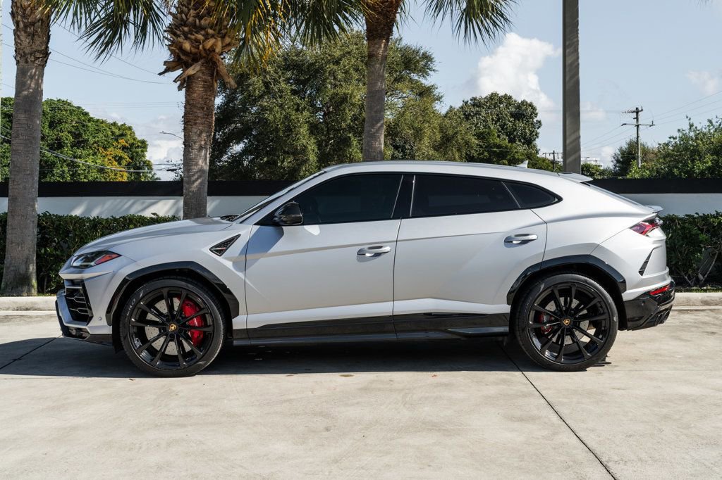 Used 2022 Lamborghini Urus image 3