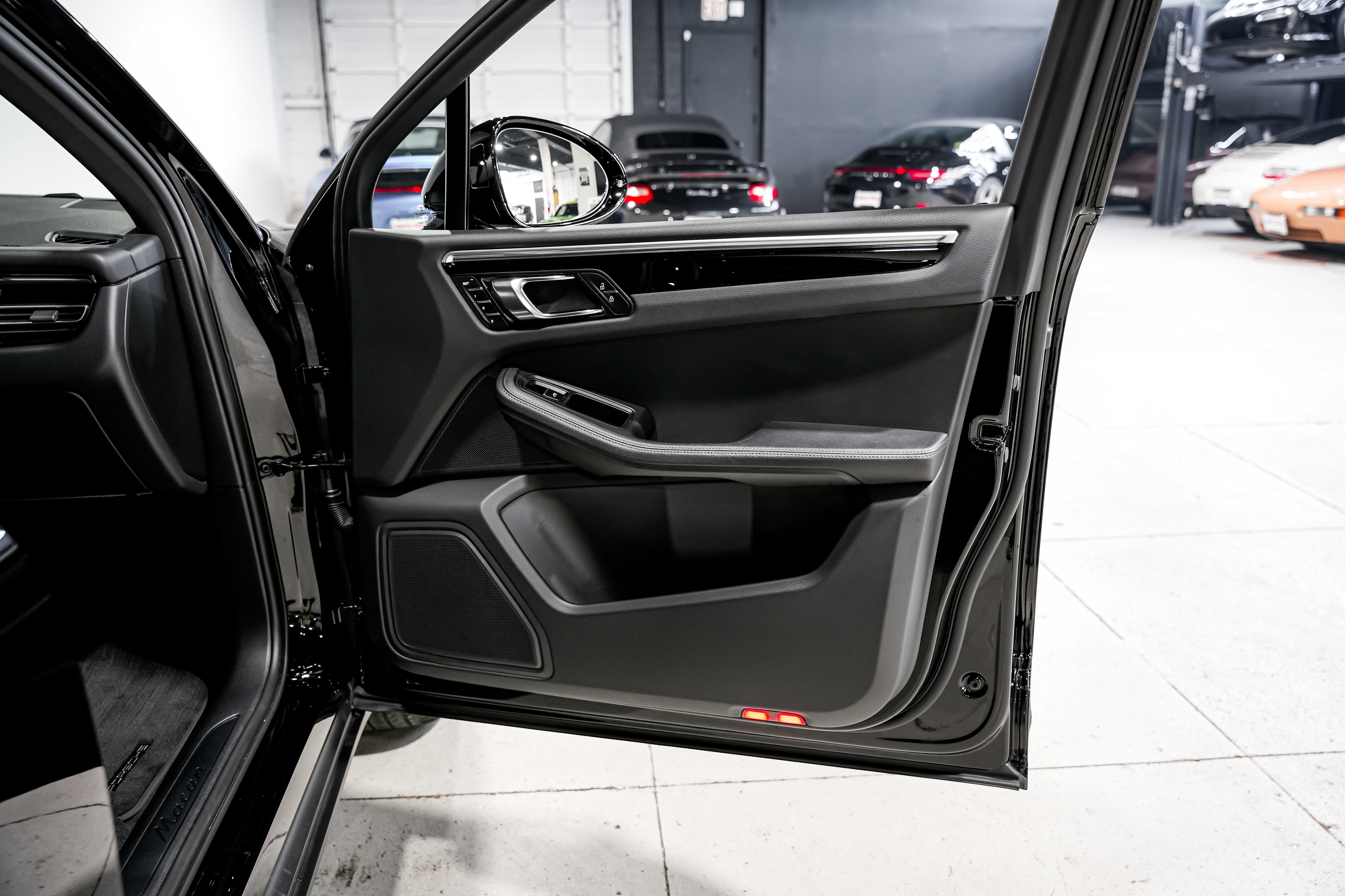 Used 2024 Porsche Macan image 20