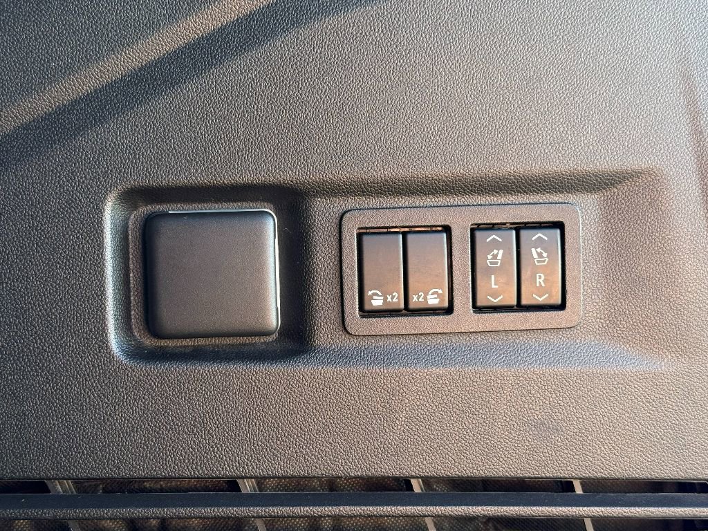 Used 2021 GMC Yukon SLT image 10