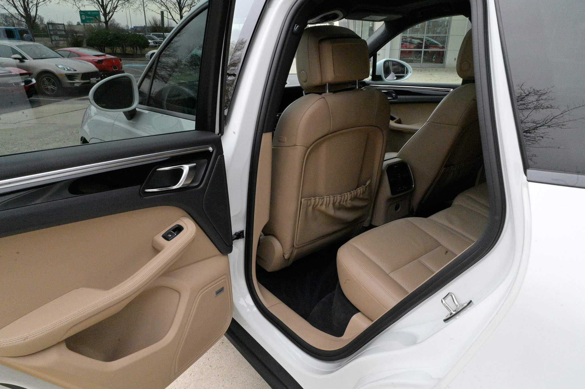 Used 2020 Porsche Macan image 35