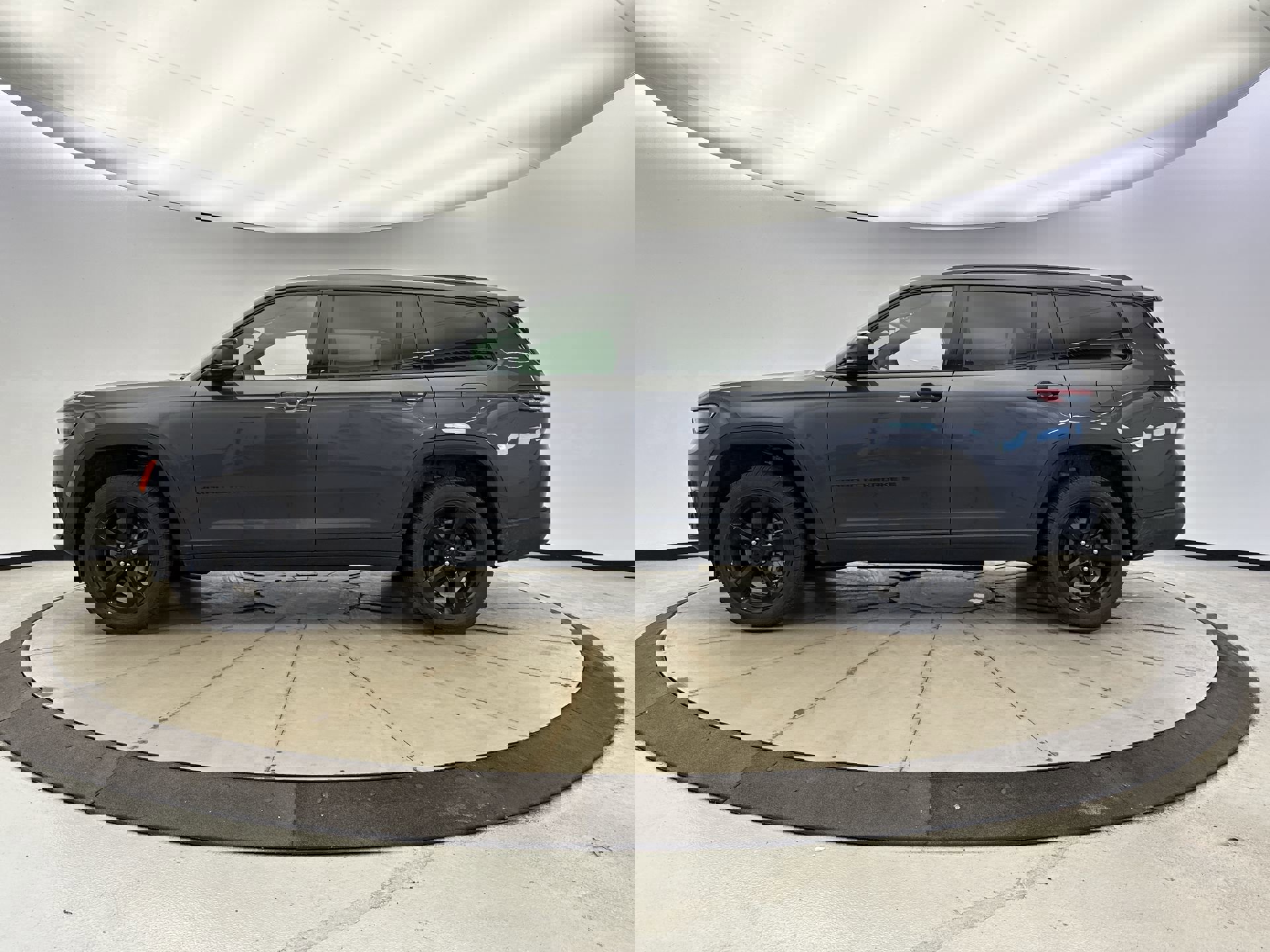 Used 2025 Jeep Grand Cherokee L Limited w/ Black Appearance Package image 2