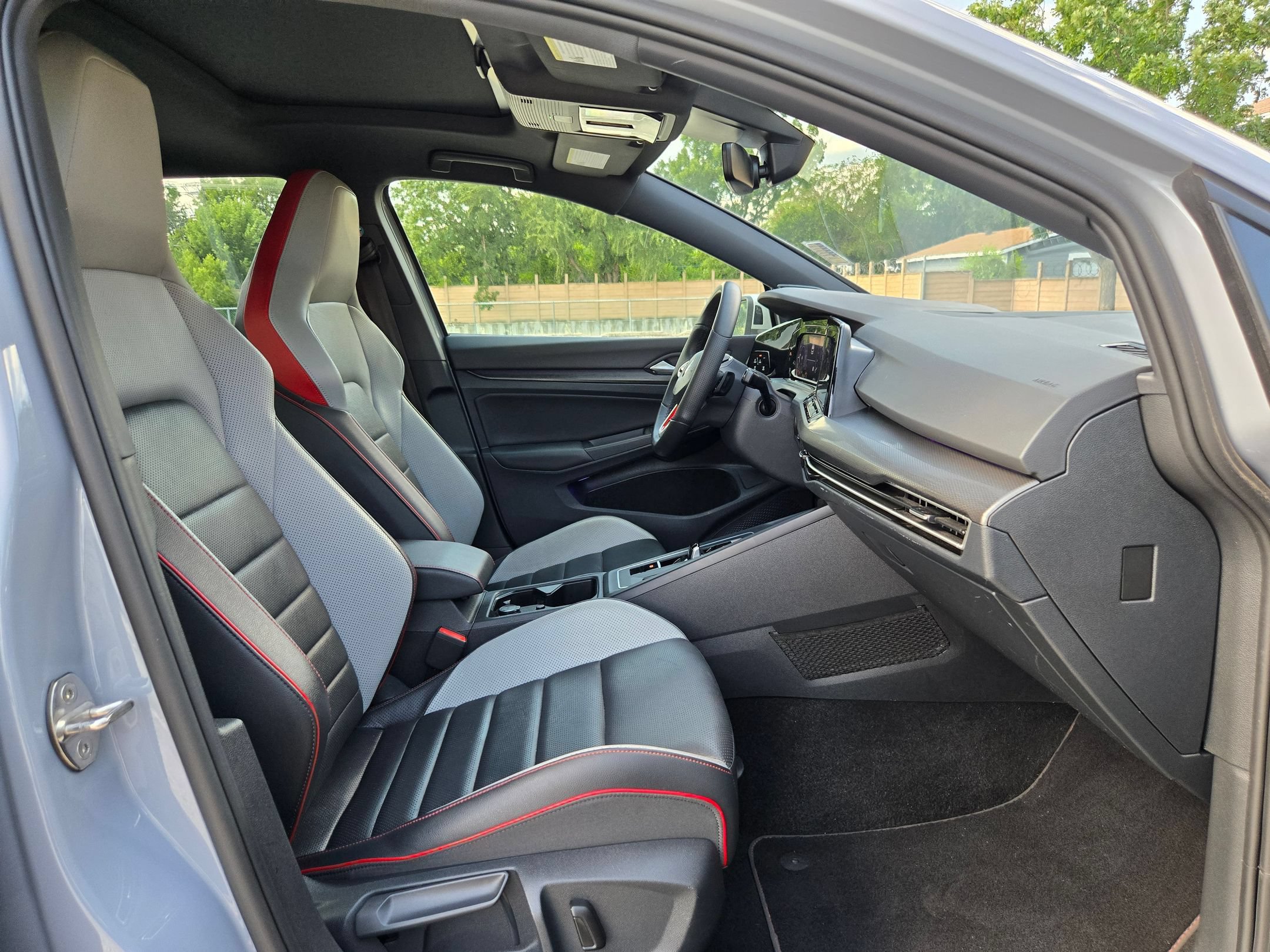 Used 2022 Volkswagen GTI SE FWD image 23