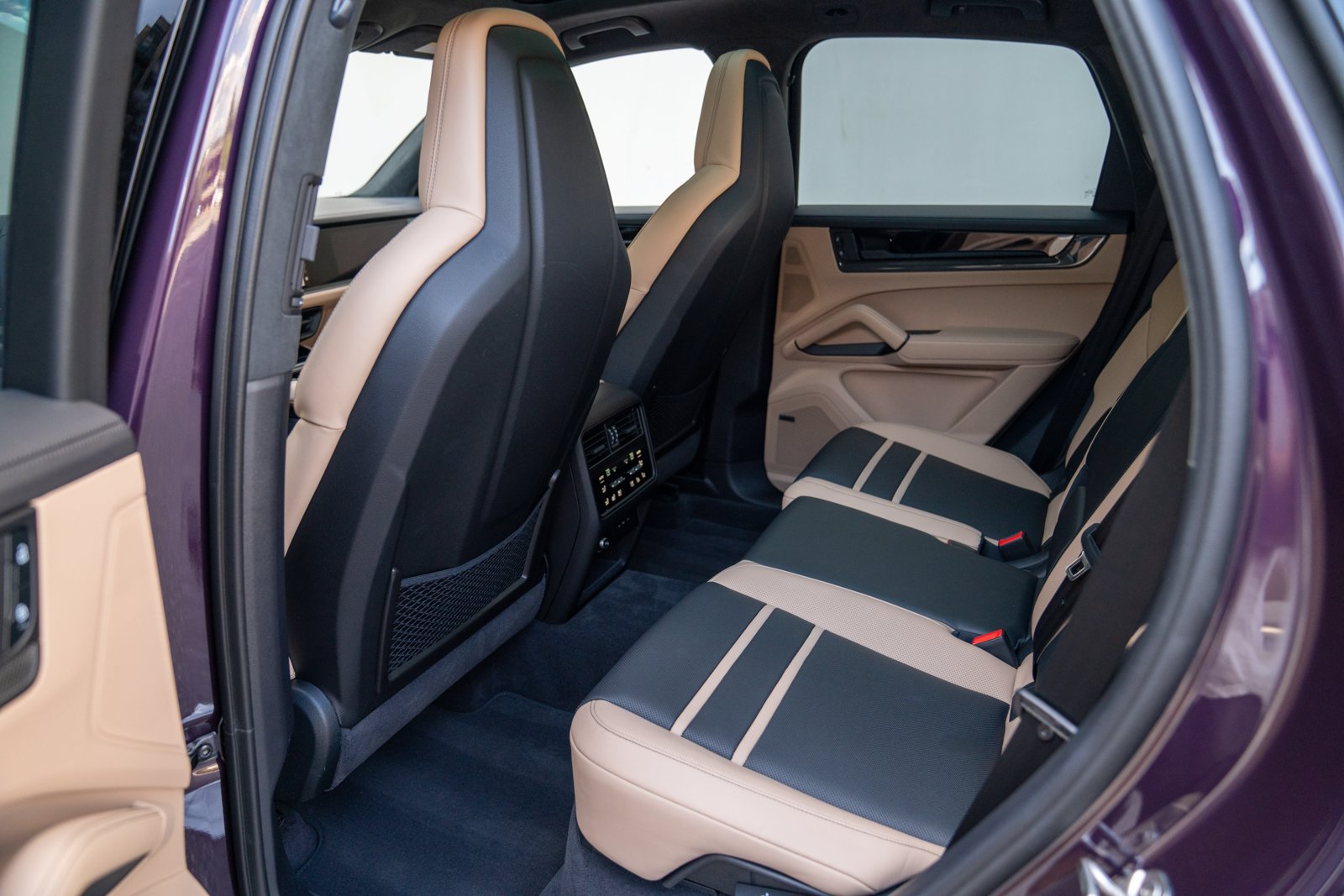 Certified 2025 Porsche Cayenne GTS AWD/4WD image 24