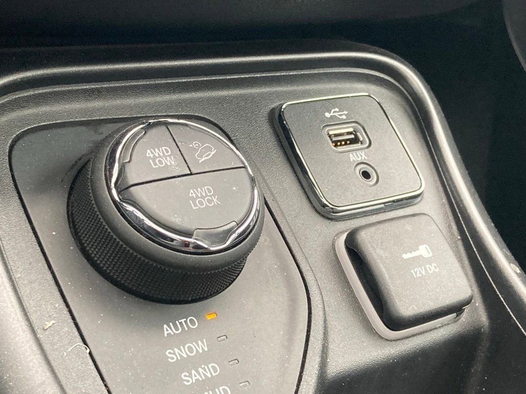Used 2018 Jeep Compass Trailhawk w/ Navigation Group AWD/4WD image 23