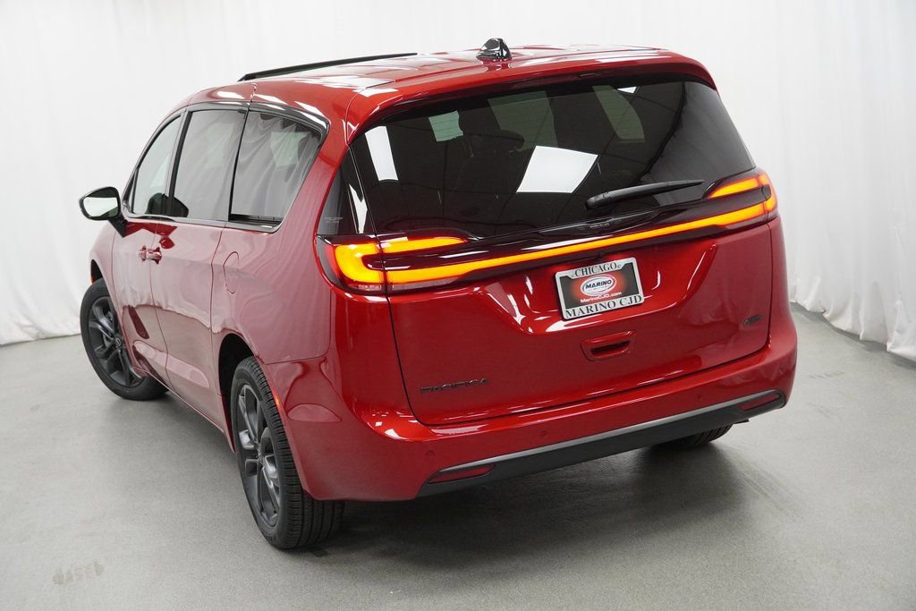 New 2026 Chrysler Pacifica Select image 11
