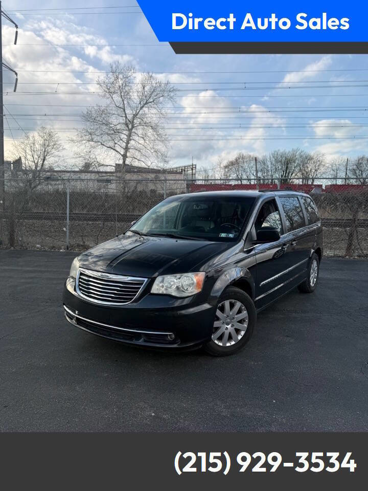 Used 2014 Chrysler Town & Country Touring FWD image 1