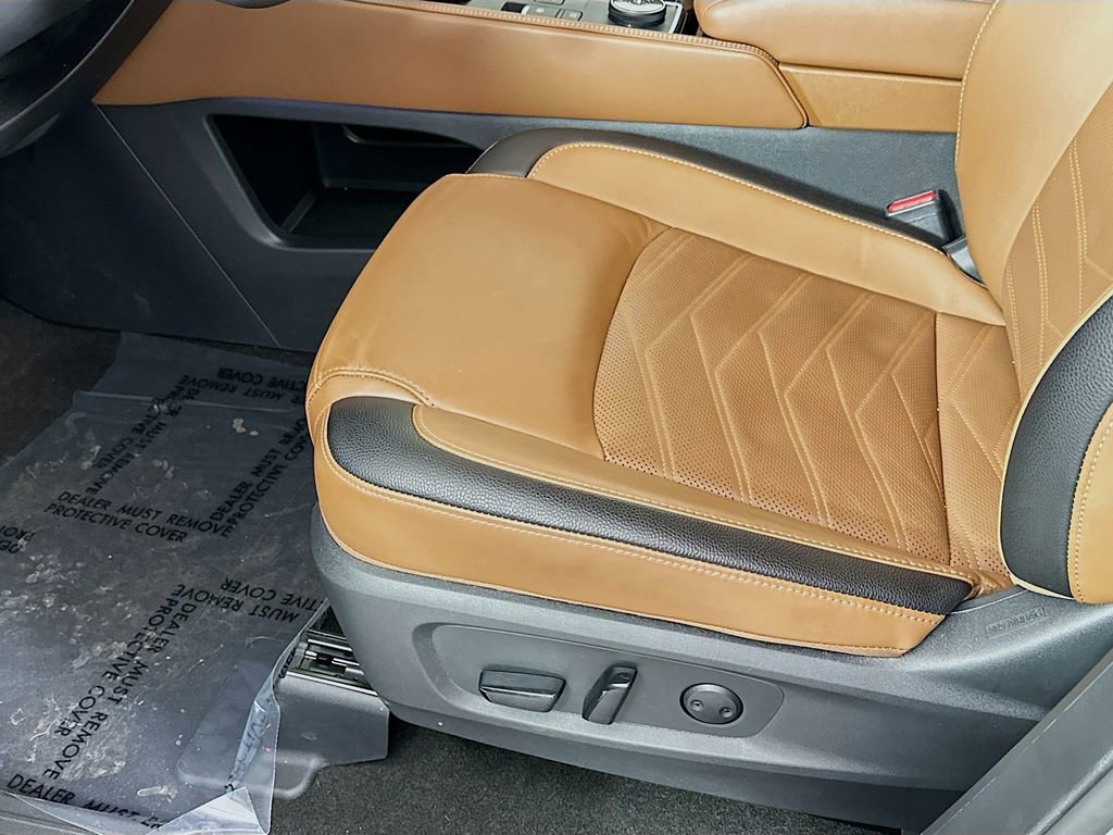 Used 2024 Nissan Pathfinder Platinum w/ Cargo Package image 28