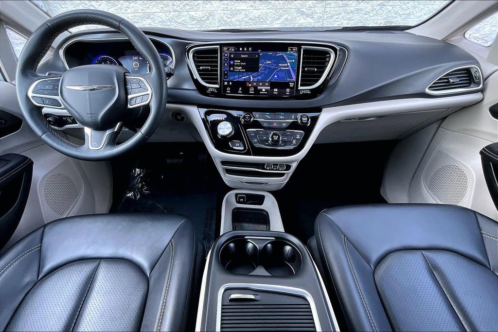Used 2024 Chrysler Pacifica Touring-L FWD image 15