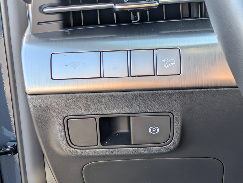Certified 2025 Hyundai Kona SEL FWD image 30