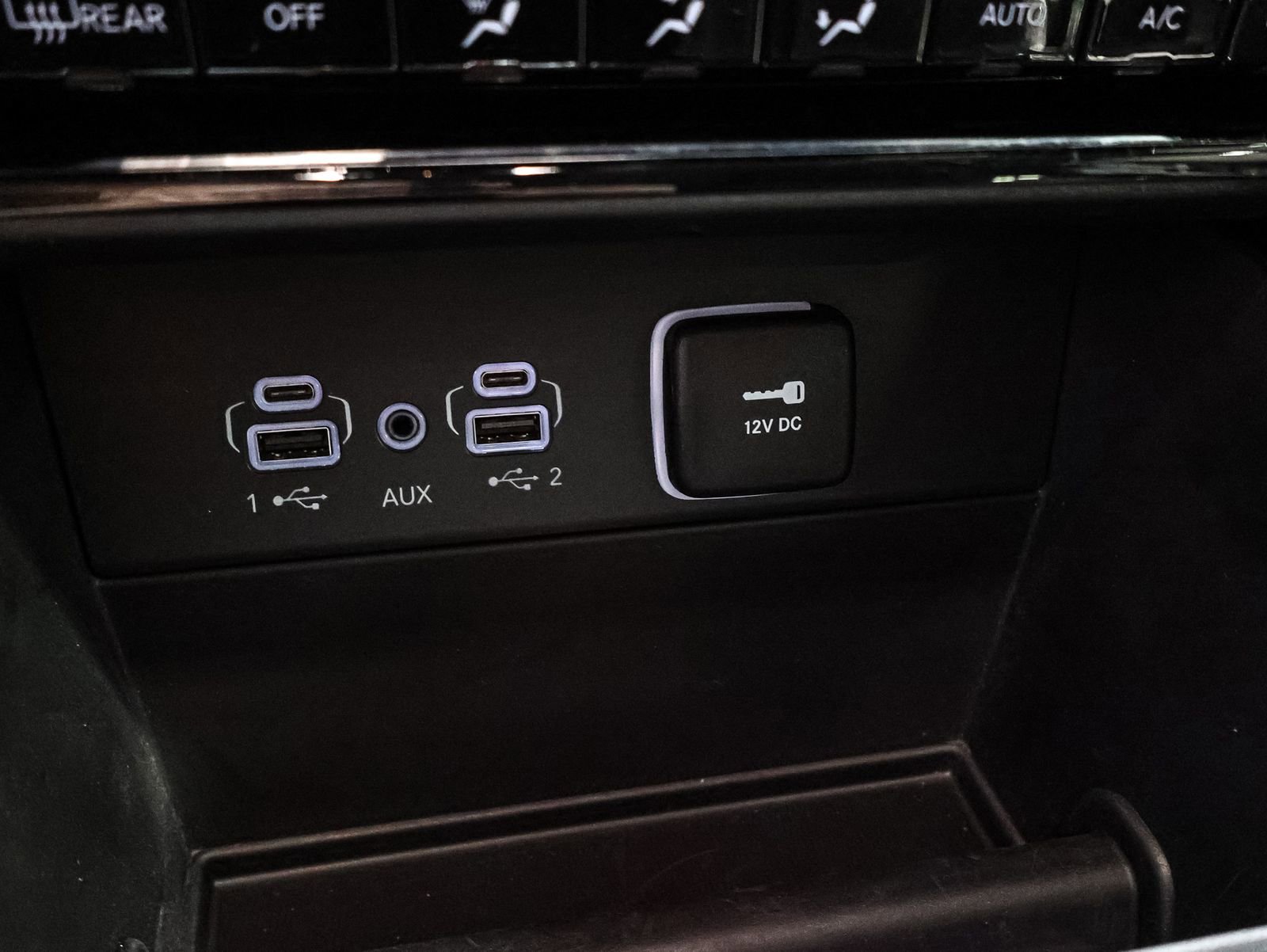 Used 2023 Jeep Grand Cherokee L Limited w/ Black Appearance Package image 29