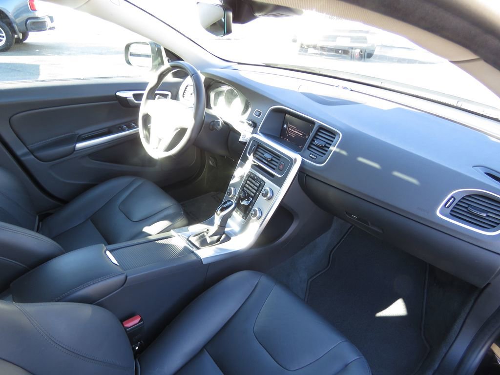 Used 2018 Volvo S60 T5 Inscription image 14