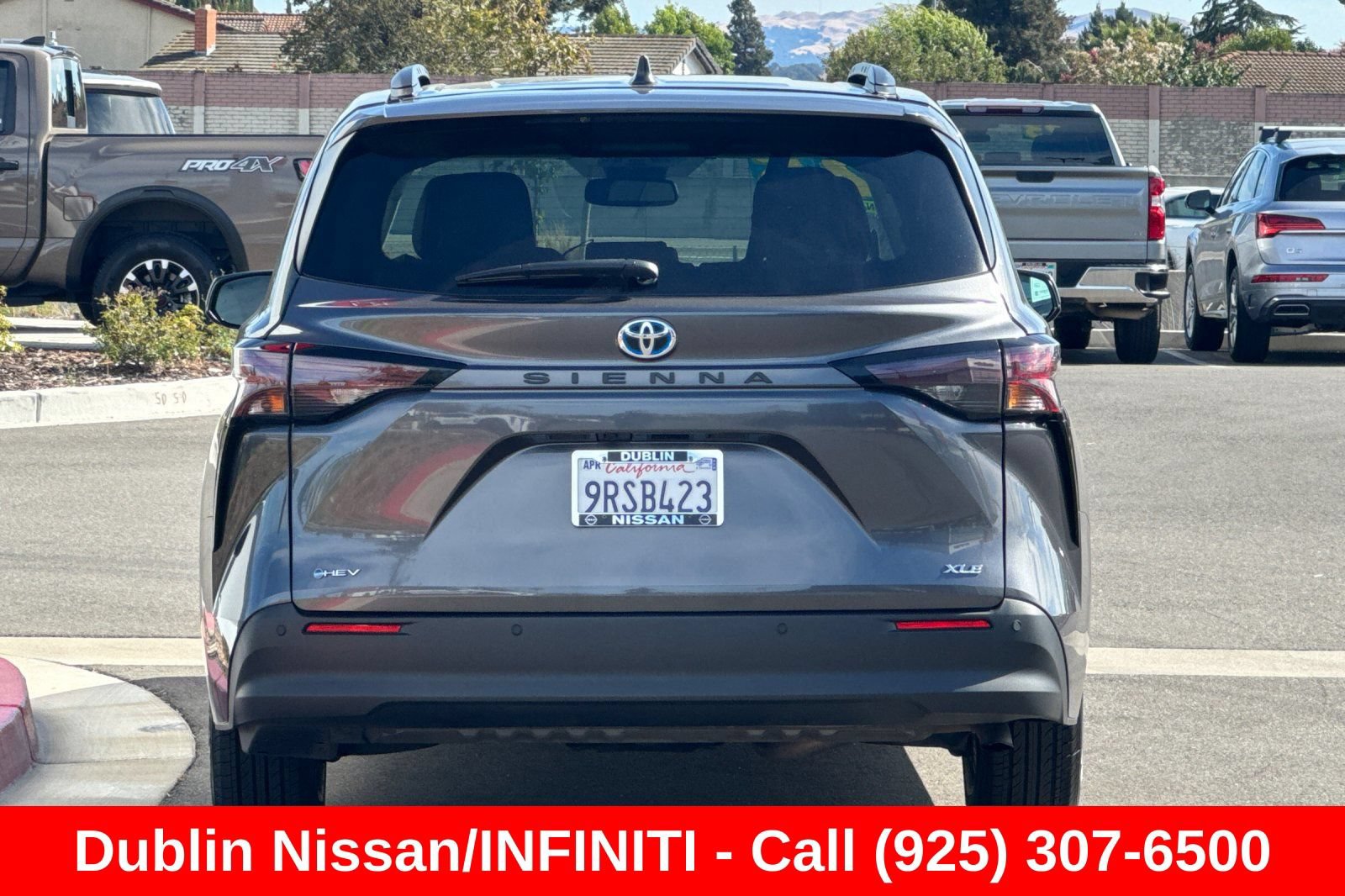 Used 2025 Toyota Sienna XLE FWD image 5