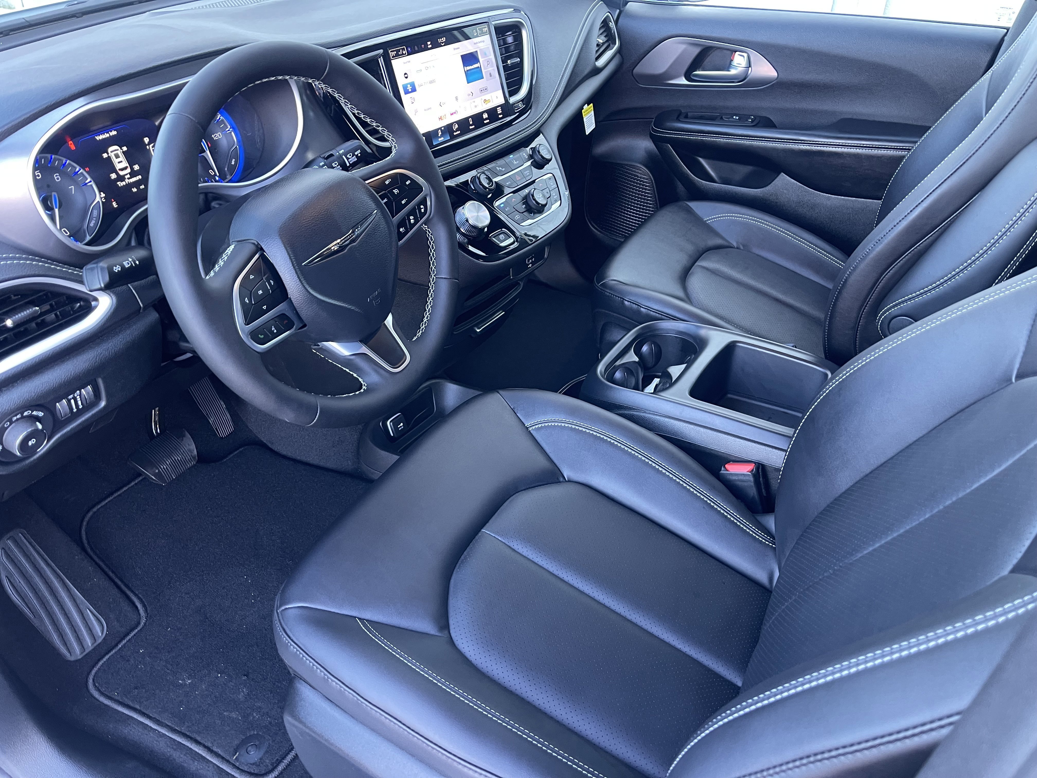 New 2026 Chrysler Pacifica Select FWD image 14
