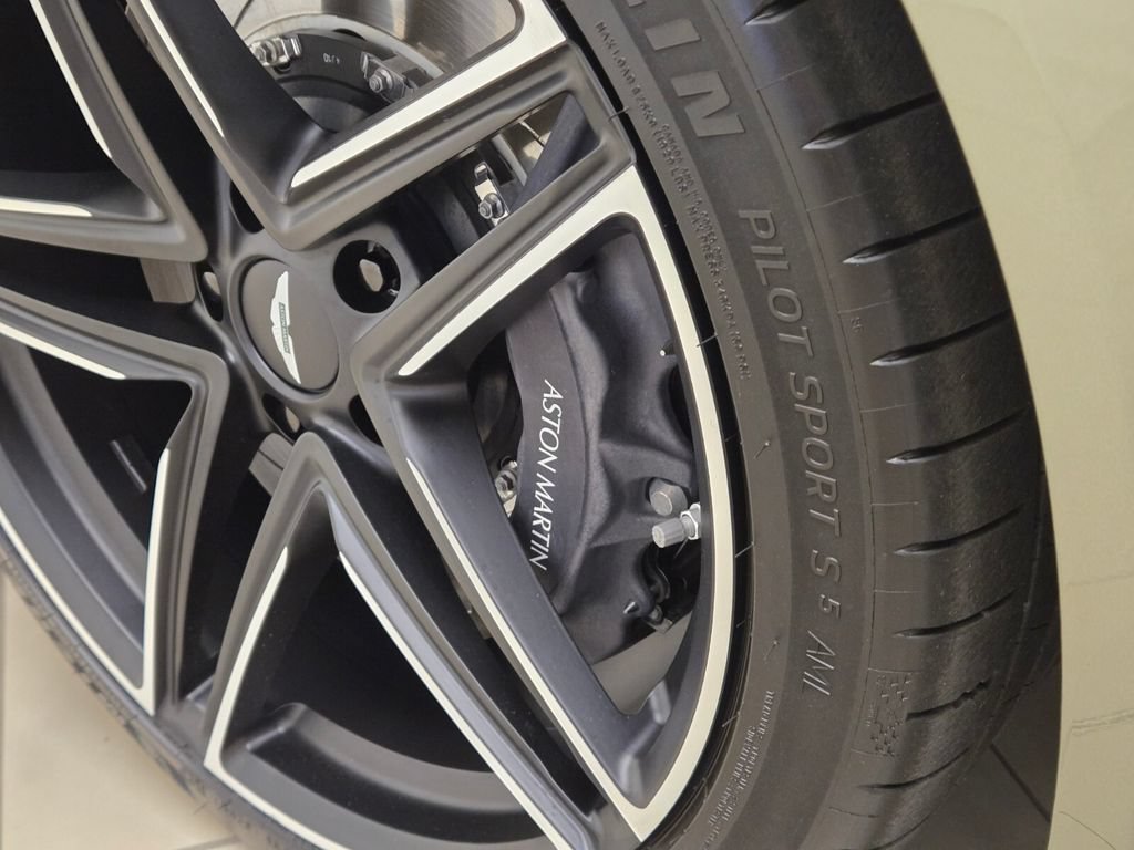 Used 2025 Aston Martin V8 Vantage Coupe RWD image 14