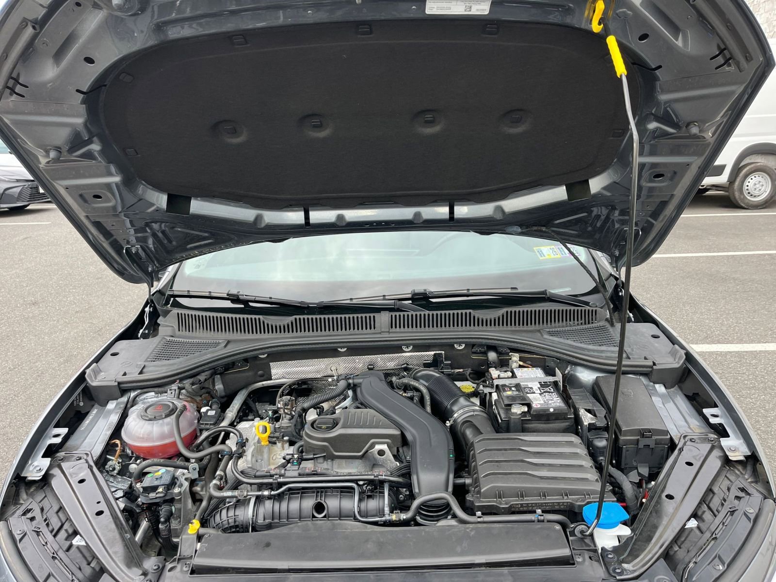 Used 2025 Volkswagen Jetta SE image 30