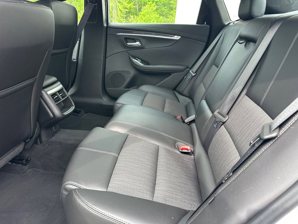 Used 2017 Chevrolet Impala LT w/ Convenience Package image 21