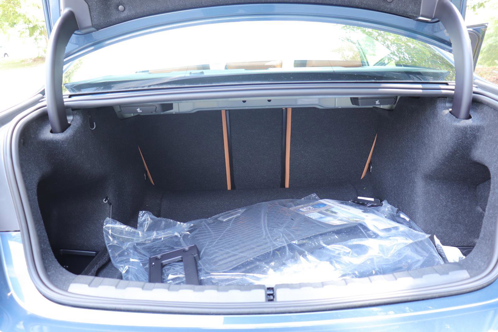 New 2025 BMW 330i Sedan w/ Convenience Package image 15