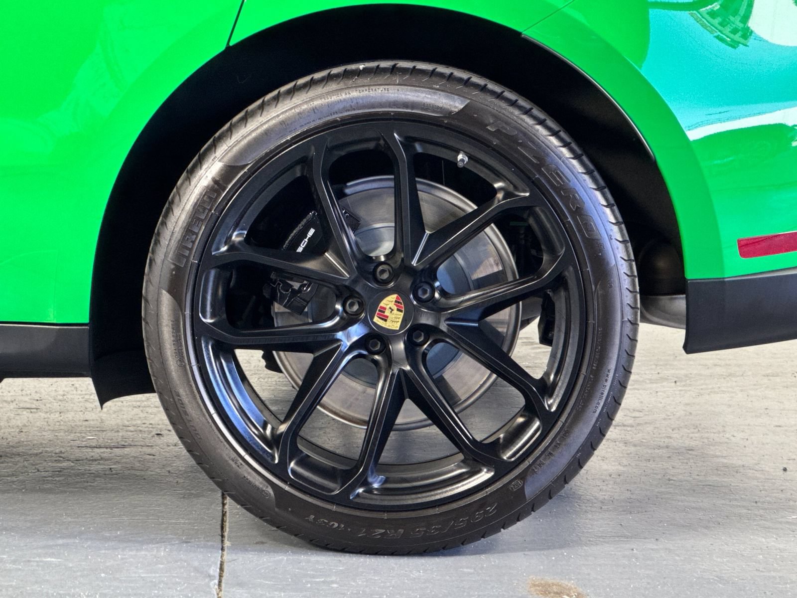 Certified 2023 Porsche Macan GTS w/ GTS Sport Package AWD/4WD image 33