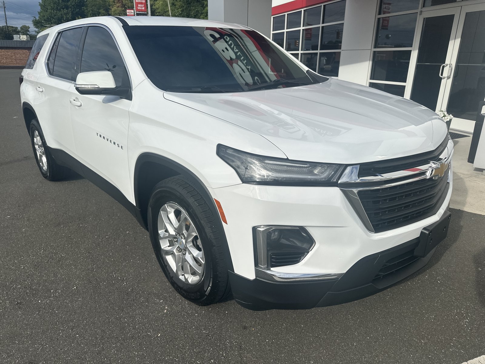 Used 2023 Chevrolet Traverse LS w/ Safety Package AWD/4WD image 2