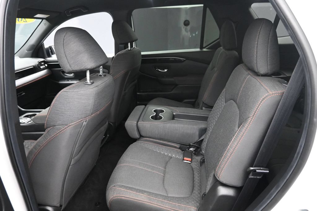 Used 2025 Honda Pilot Sport image 12