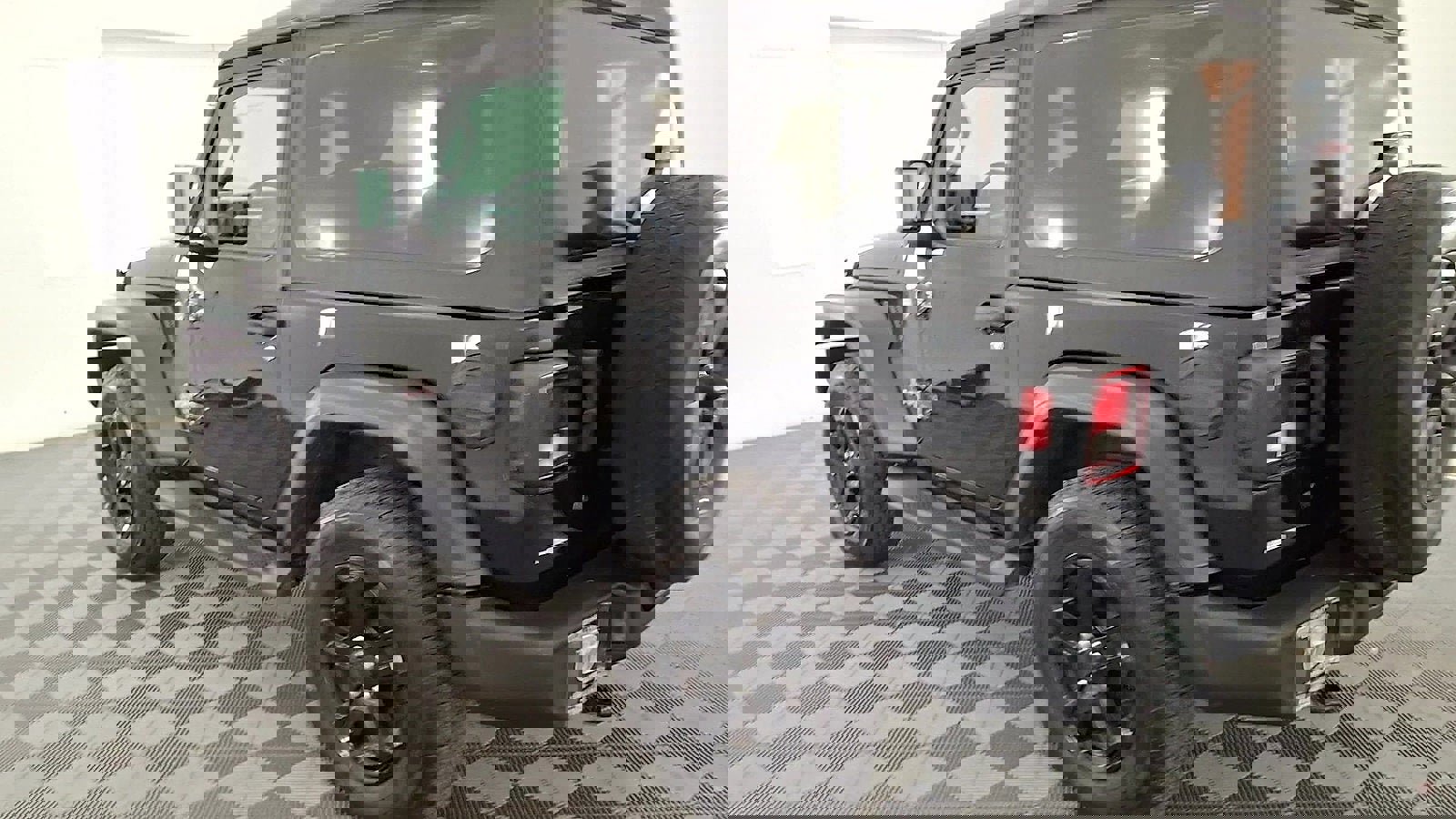 Used 2018 Jeep Wrangler Sport S image 2