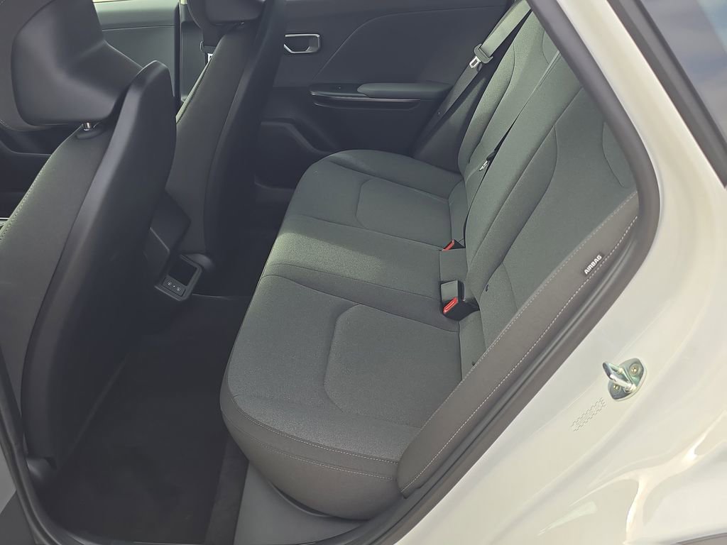 New 2025 Kia K4 LXS image 18