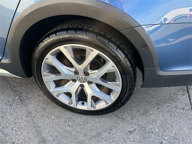 Used 2018 Volkswagen Golf Alltrack SEL image 11