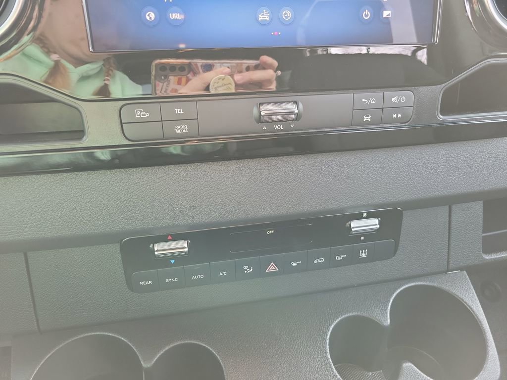 Used 2025 Mercedes-Benz Sprinter 2500 image 19