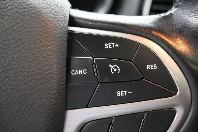 Used 2021 Jeep Grand Cherokee Limited w/ Luxury Group II RWD image 17