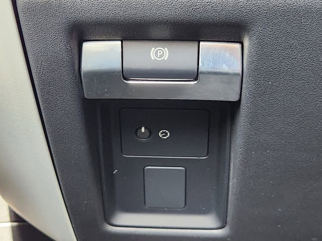 Used 2024 Land Rover Defender 90 X-Dynamic SE image 21