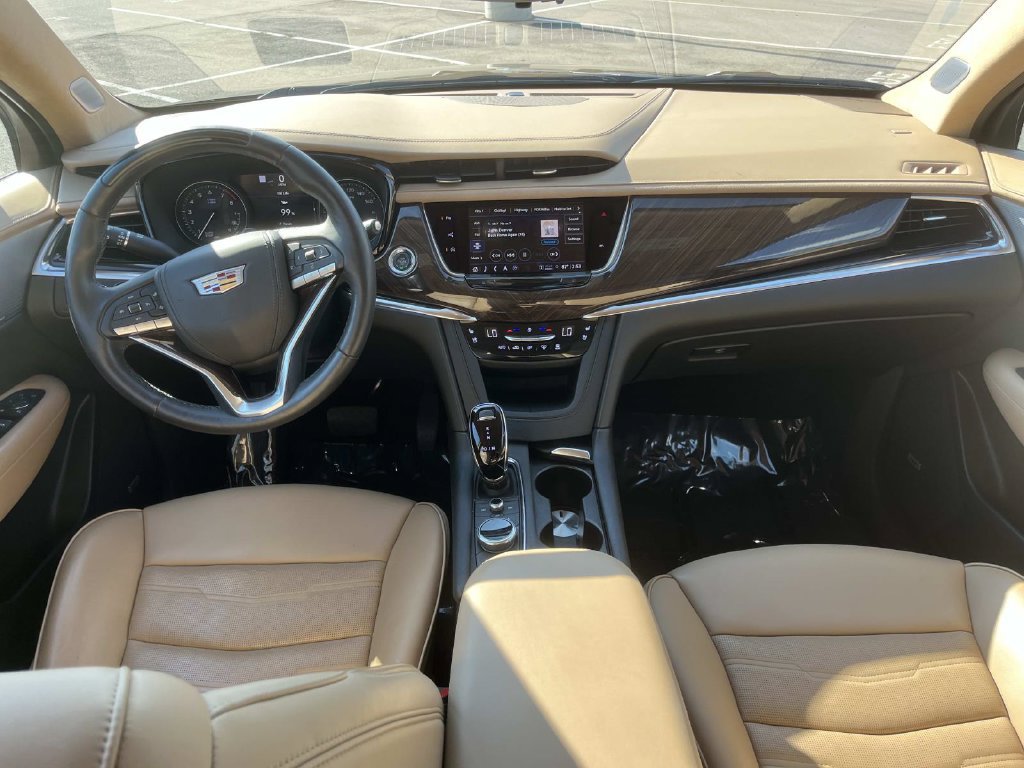 Used 2025 Cadillac XT6 Premium Luxury w/ Platinum Package FWD image 17