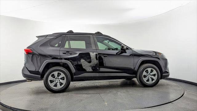 Used 2020 Toyota RAV4 LE FWD image 9