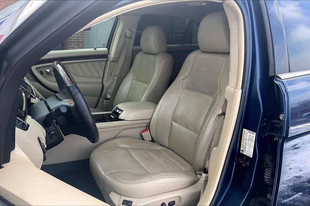 Used 2017 Ford Taurus Limited image 24