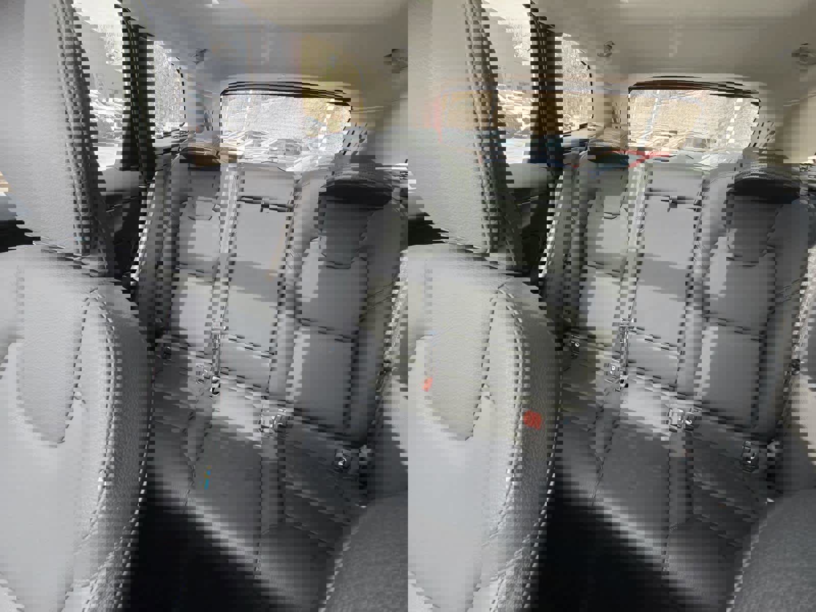 Used 2025 Volvo XC60 B5 Plus image 33