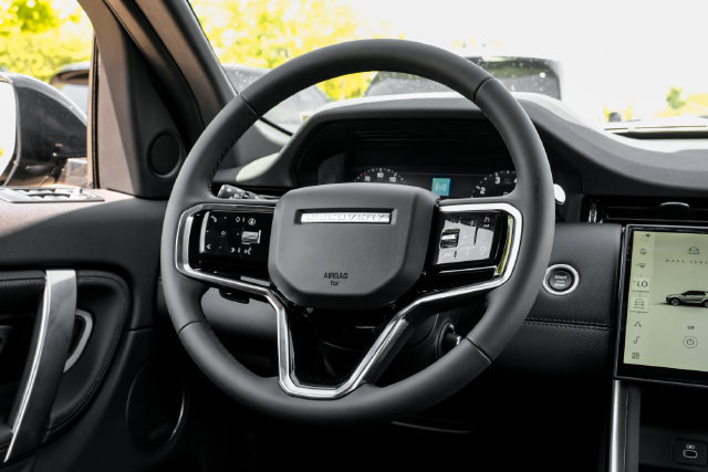 New 2026 Land Rover Discovery Sport Landmark AWD/4WD image 18