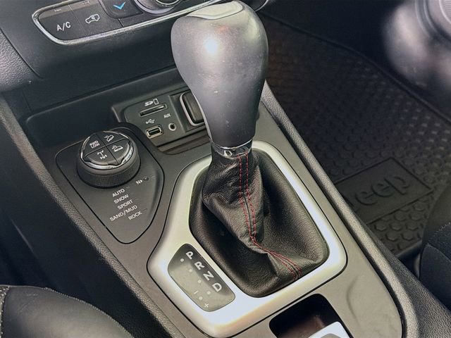 Used 2018 Jeep Cherokee Trailhawk w/ Quick Order Package 25L image 18