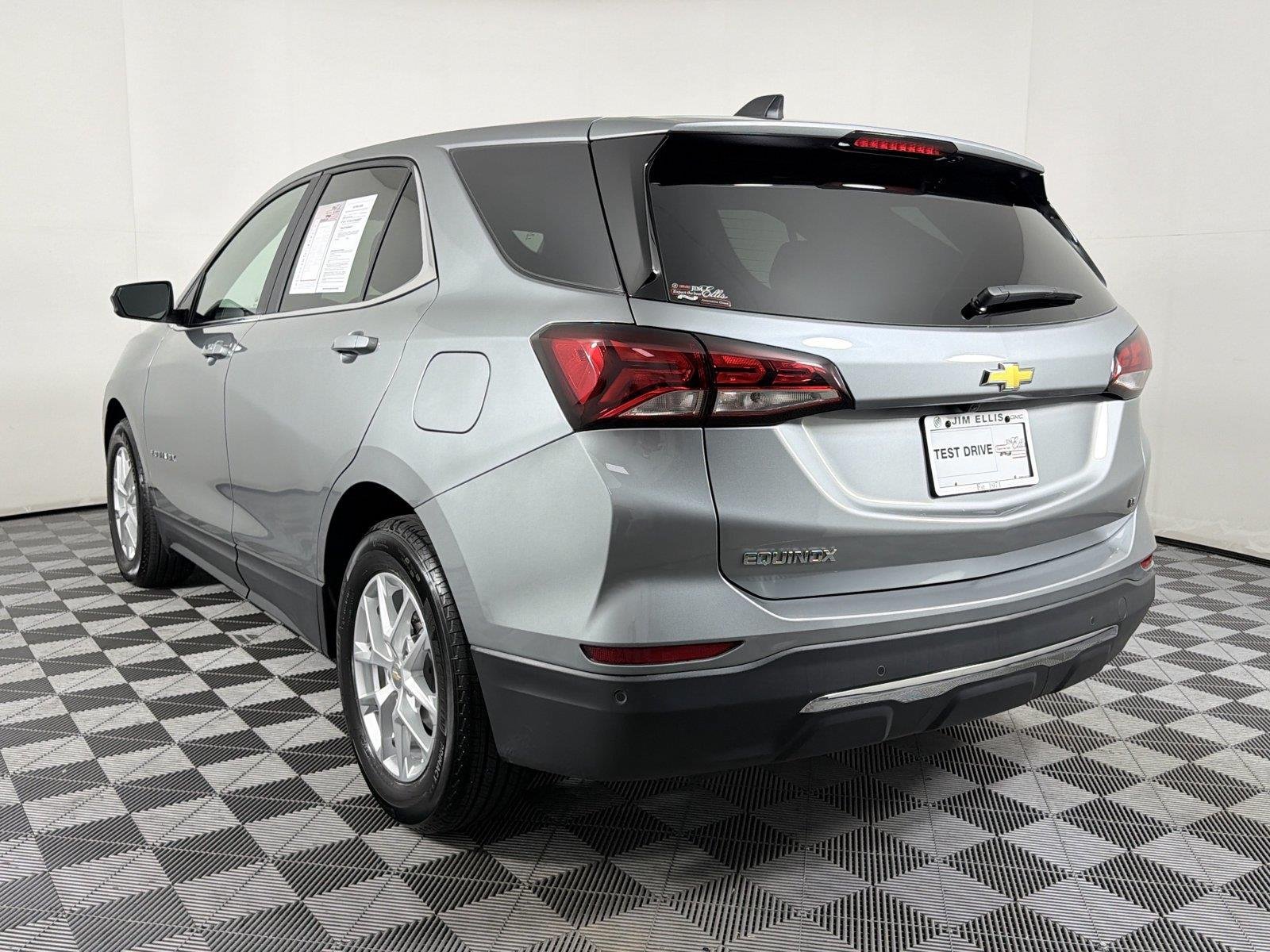 Used 2024 Chevrolet Equinox LT FWD image 4