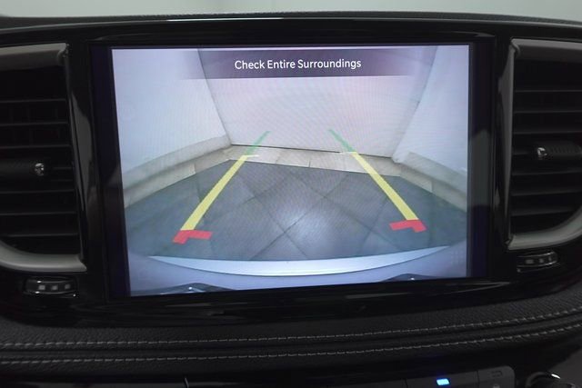 Used 2024 Chrysler Pacifica Touring-L image 17