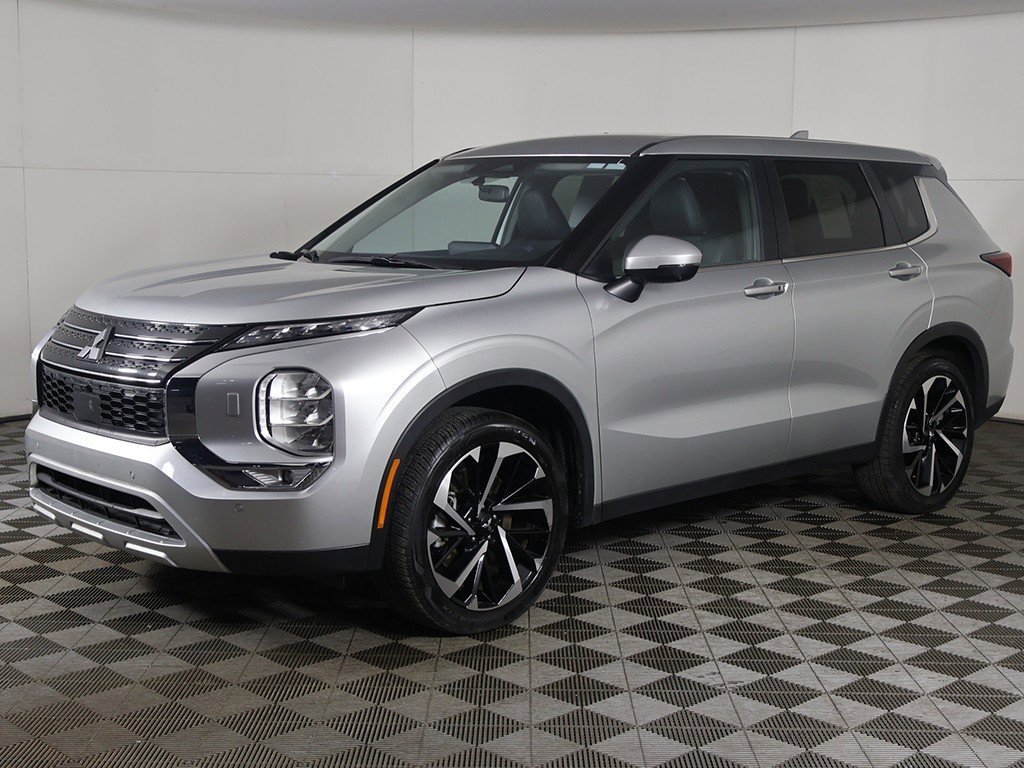 Used 2024 Mitsubishi Outlander SE Black Edition image 9