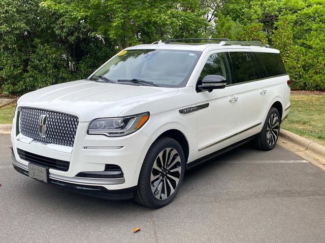 Used 2023 Lincoln Navigator L Reserve AWD/4WD image 3