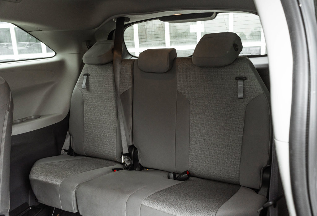 Used 2022 Toyota Sienna LE w/ LE Plus Package AWD/4WD image 25