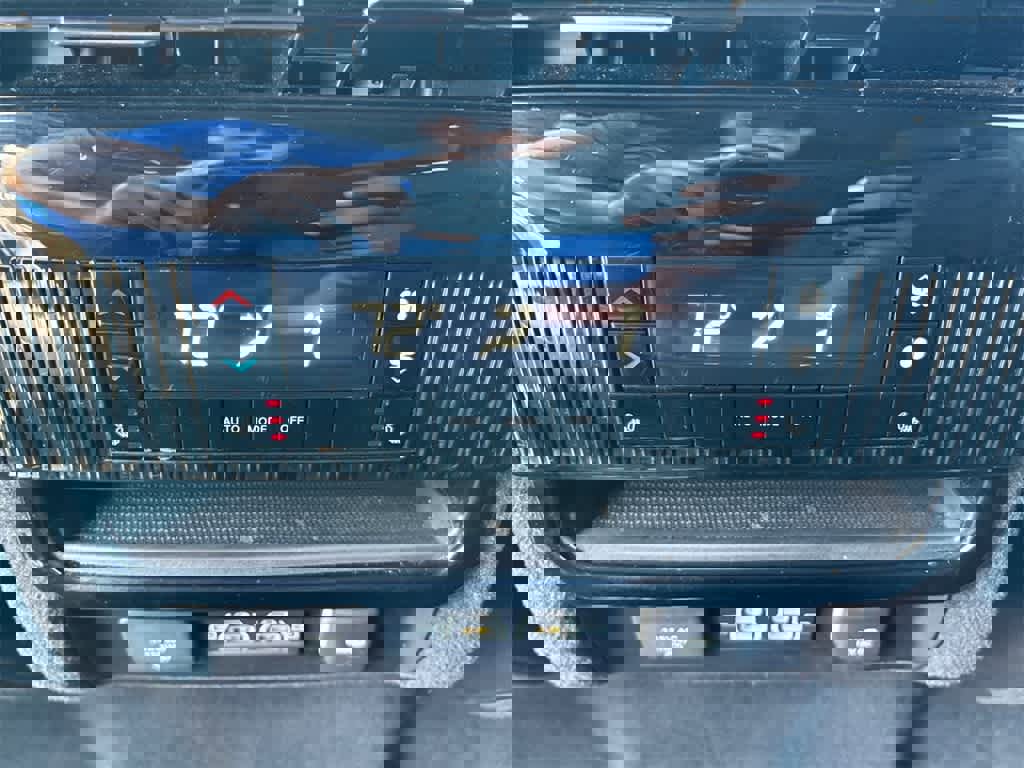 Used 2023 Jeep Wagoneer Series III w/ Preferred Equipment Group image 25